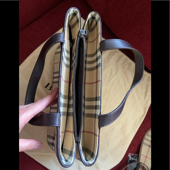 Authentic Burberry Handbag - Picture 6 of 7